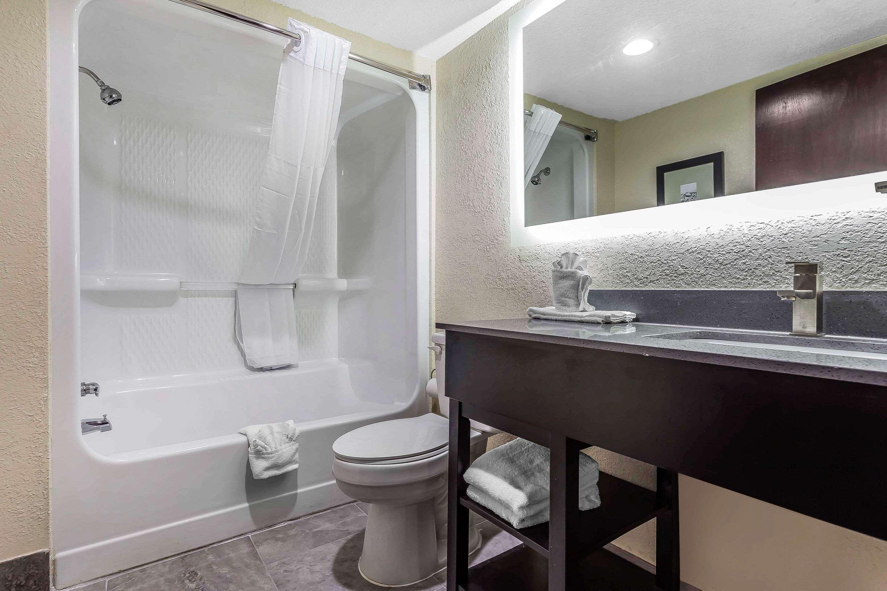 Quality Inn & Suites Salisbury Ngoại thất bức ảnh